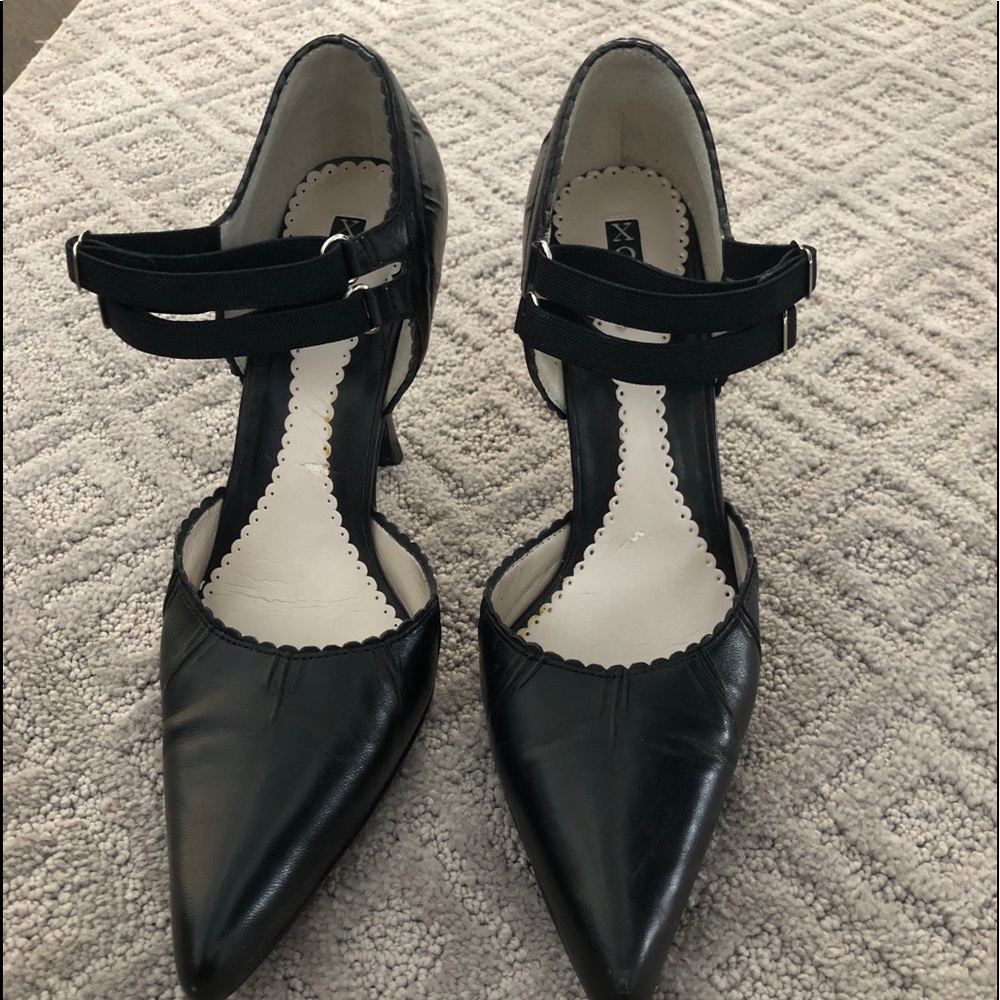 XOXO Black Pump